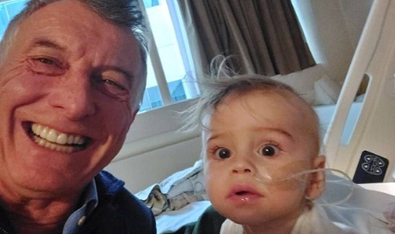 La tierna foto que subió Macri con su nietito en una clínica: “Seguimos mejorando”