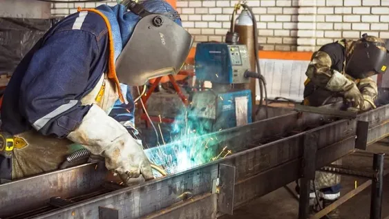 El gobierno nacional prorrogó por 2 meses la prohibición de despidos y de suspensiones