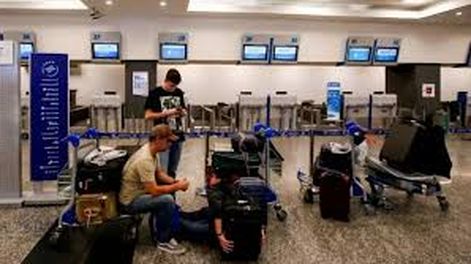 Declarados servicios esenciales, los gremios aeronáuticos deberán garantizar el 75% del servicio durante una huelga.