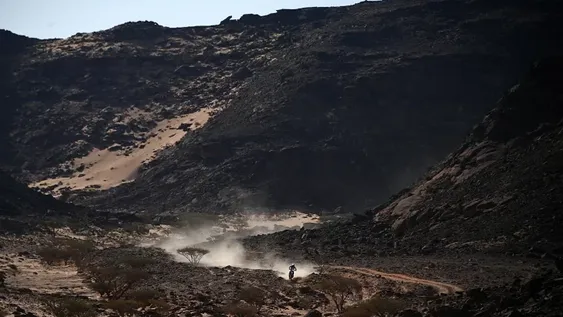 Un segundo puesto de Benavides, para recortar diferencia  en la general de motos del Dakar