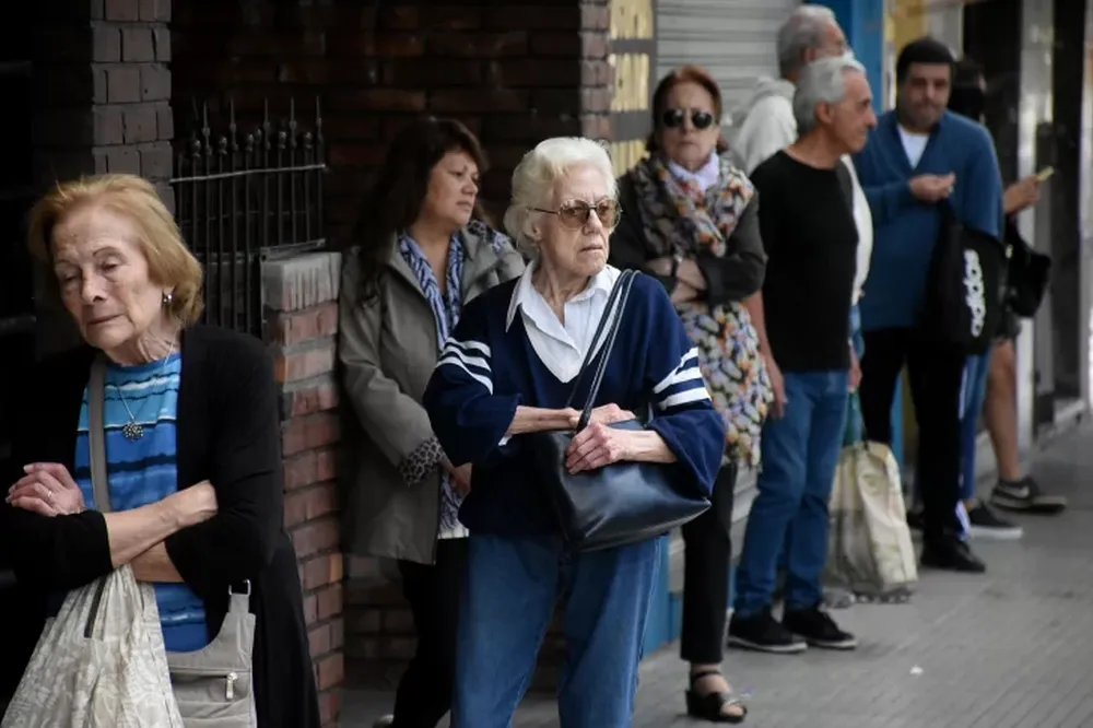 Aumento del 23,29% por movilidad y refuerzo de $27 mil por tres meses para jubilaciones, pensiones y asignaciones