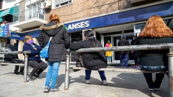 IFE 4 de ANSES: aseguran que la escalada del dólar revive la opción de que haya un último pago