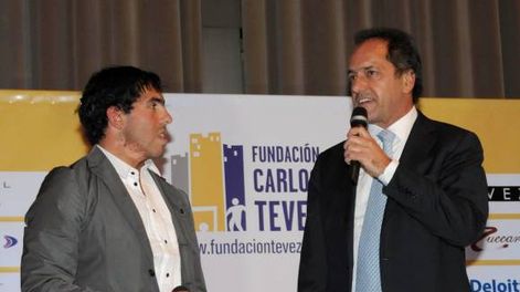 Carlitos, por la gente
