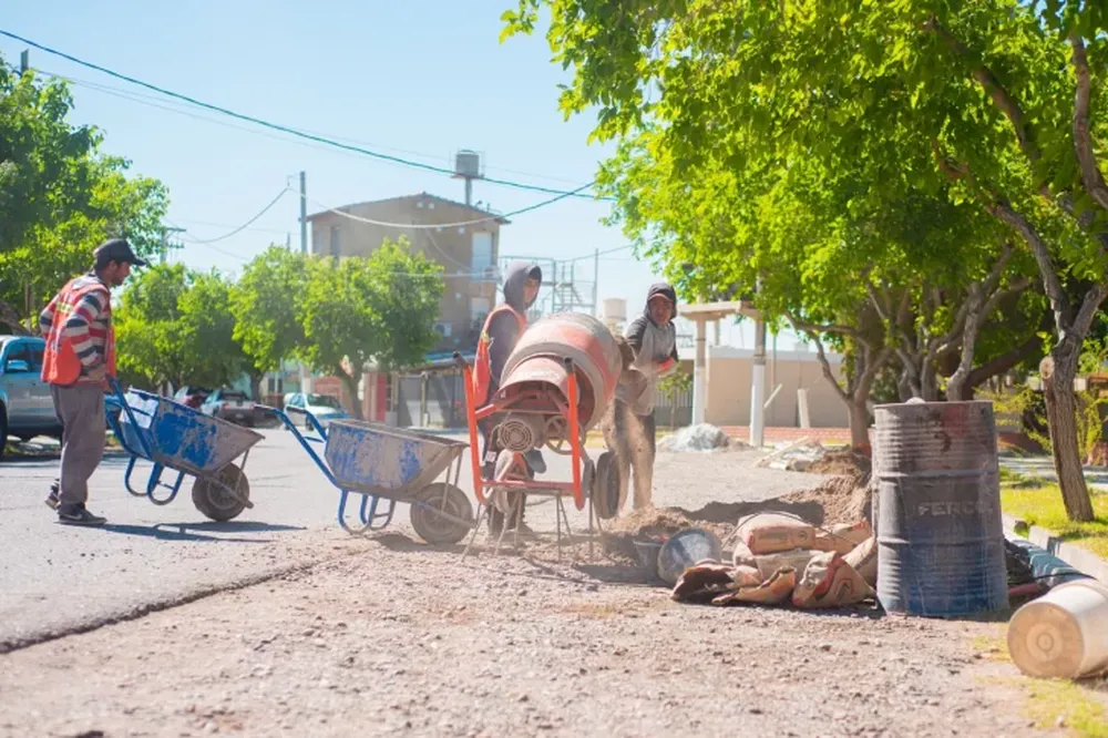 Ya arrancó la obra de renovación de la plaza del Barrio Camus, en Rivadavia.