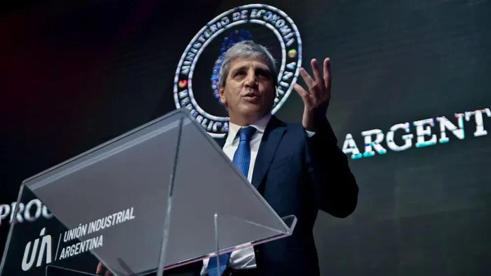 El ministro de Economía Luis Caputo expuso en la Conferencia de la UIA.