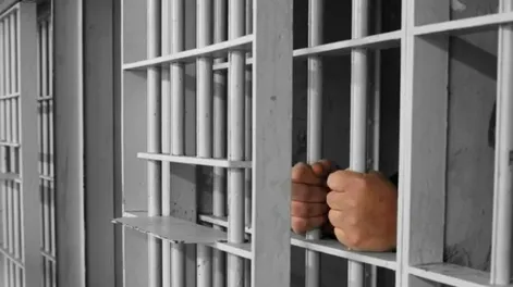 Condenan a un joven y dictan prisión preventiva a su cómplice tras un raid delictivo en Médano de Oro