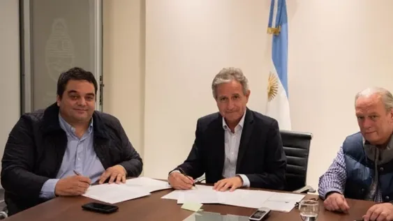 El Gobierno nacional dará a estatales $5 mil pesos y un 10% más de aumento