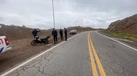 Perdió el control de su moto, se cayó y tuvo que ser hospitalizada