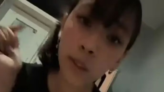Agostina Vega tiene 14 años y al momento de su desaparición, vestía un jean negro, buzo bordó y zapatillas blancas.&nbsp;