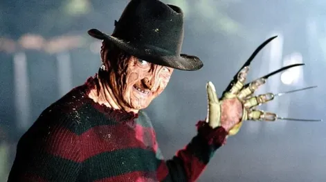 Salen a subasta los guantes con filo de Freddy Krueger y otros objetos de terror