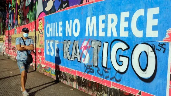 Kast y Boric, dos modelos antagónicos, buscan ser el nuevo presidente de Chile