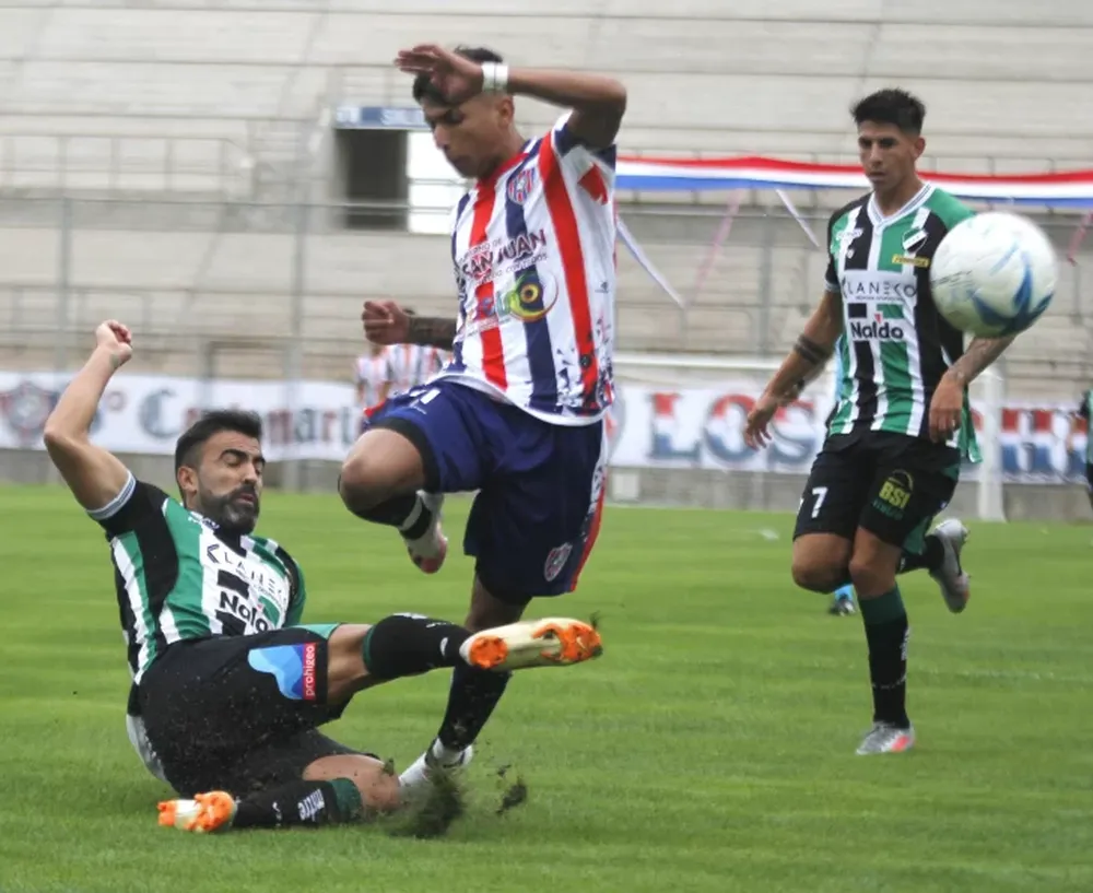 Peñarol se terminó complicando solo