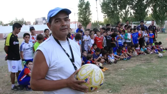 A la cancha y por Pelusa Eterno