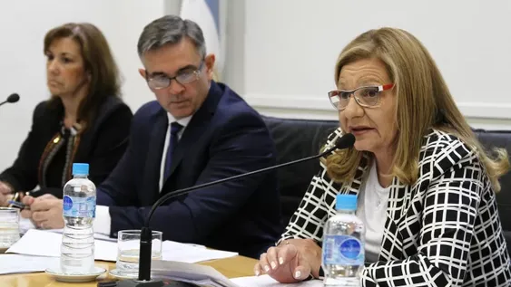 Los docentes prenden la luz por la paritaria y apuestan a no perder frente a la inflación