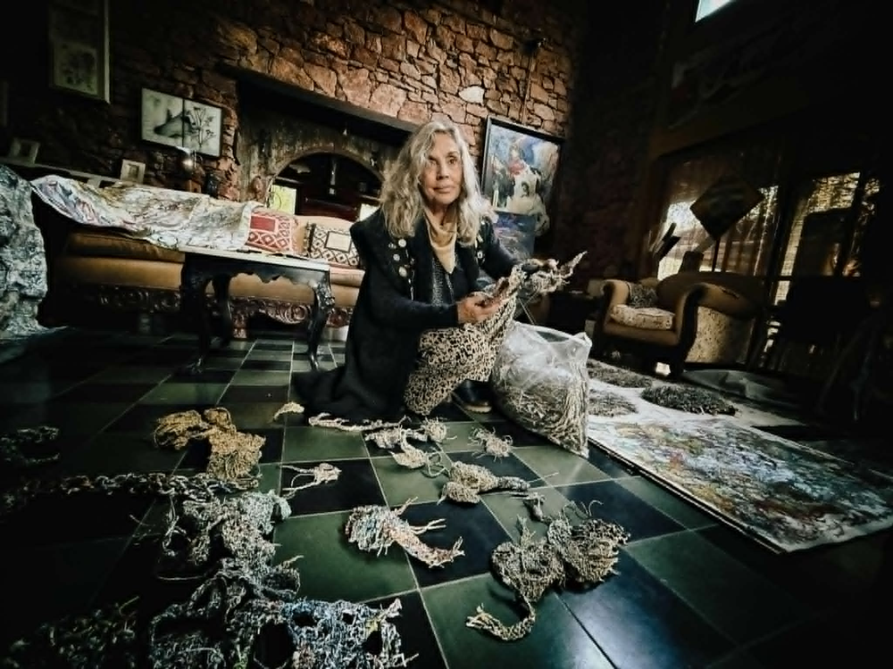 Cecilia Rabbi Baldi en su casa-taller, preparando la obra que viajará a Jujuy.&nbsp;