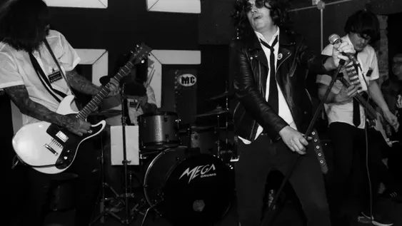 Devoción por los santos del punk