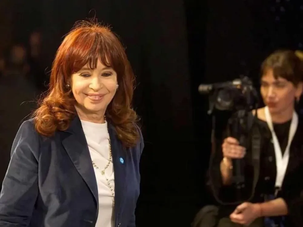 Cristina ataca a Milei: “No hay que hacer ficción en economía”