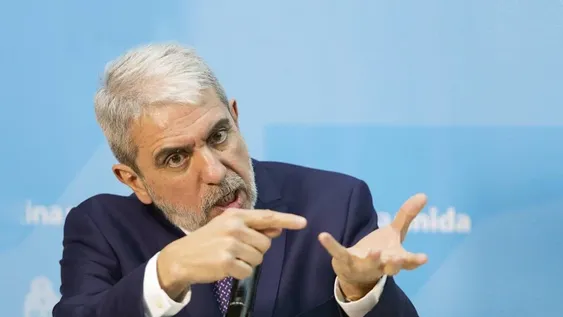 Aníbal Fernández, en el ojo de la tormenta por el sutil apriete a Nik