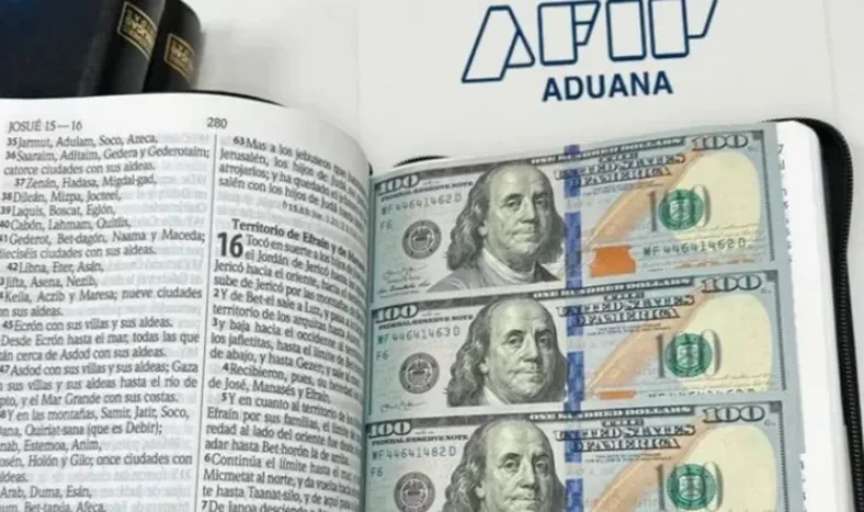 Secuestraron casi 17 mil dólares ocultos dentro de biblias