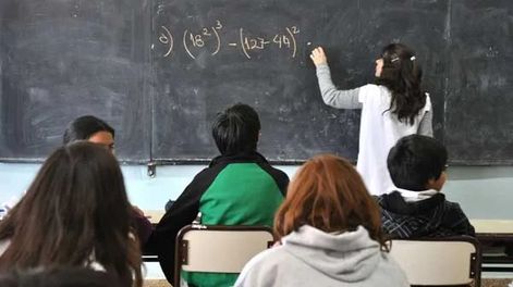 Por la puesta en vigencia de la ley de modernización laboral, los gremios docentes tuvieron que levantar el paro para este miércoles y jueves.&nbsp;