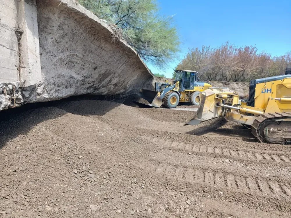 Hidráulica trabaja para despejar cauces y reparar obras dañadas por las crecientes