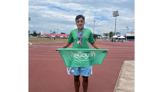 Mateo Sepúlveda, el joven que venció un diagnóstico irreversible, estuvo tres años en la sombra y hoy hace historia en el atletismo argentino