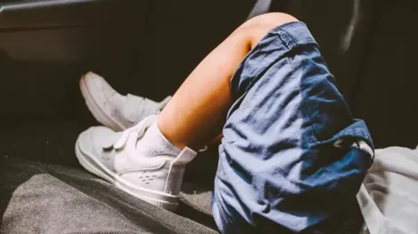 Olvidó a su hijo de 2 años en el auto y murió por un golpe de calor