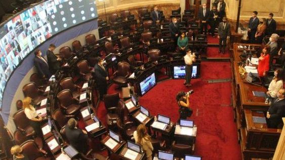 Se convirtieron en ley la rebaja al impuesto de Ganancias y la modificación al Monotributo