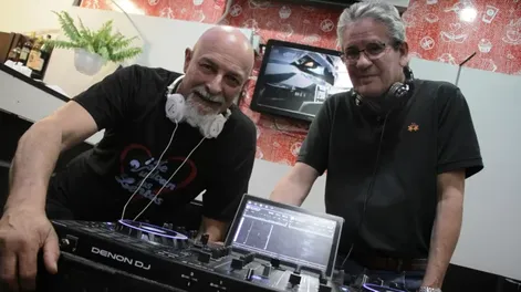 Diario de Cuyo | LOS MENTORES. Miguel Ángel Guillén y DJ Morgan, impulsaron desde la Comunidad del Vinilo San Juan, el retorno de los clásicos románticos.
