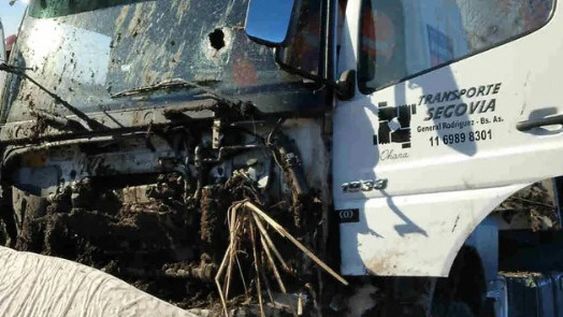 Quiso esquivar un piquete, lo apedrearon y falleció