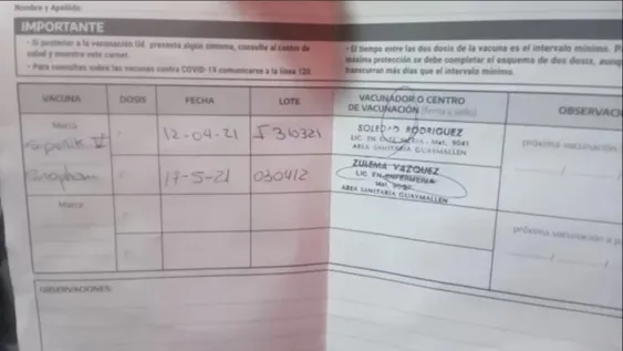 Le dieron 2 dosis de diferentes vacunas: “Tengo miedo, me pregunto si me voy a morir”