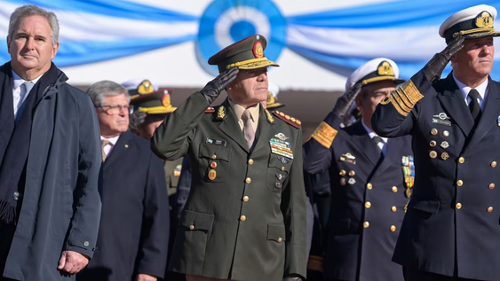 Malvinas: el Gobierno lleva legisladores y jefes militares a Ushuaia para avanzar con la Base Naval Integrada