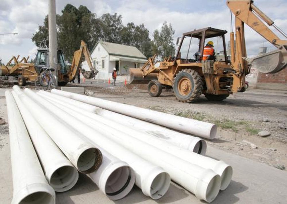 La Nación prometió fondos para cloacas en 15 distritos