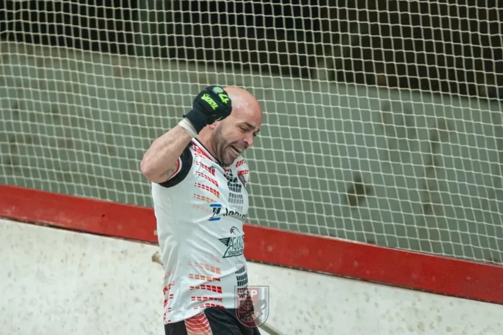 Tres victorias locales y una visitante abrieron los cuartos de final del hockey masculino