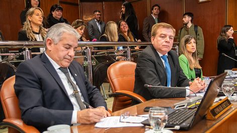 Omar Ortiz y Miguel Vega. Foto: Legislatura.-