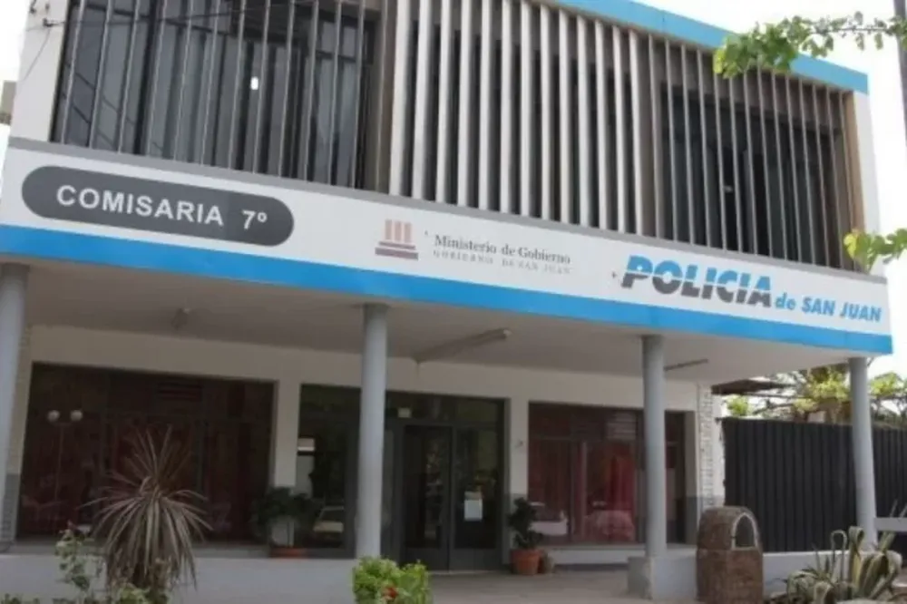 Delincuentes armados ataron y golpearon a  dos ancianos para robarles 200 mil pesos