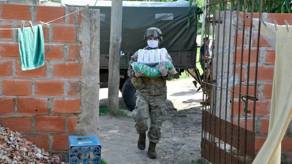 Qué tareas realizarán los militares, tras la decisión de sumarlos a los controles sanitarios