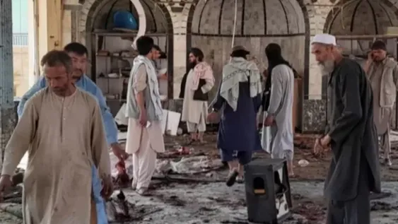 Al menos 50 muertos y 140 heridos por un ataque explosivo en una mezquita de Afganistán