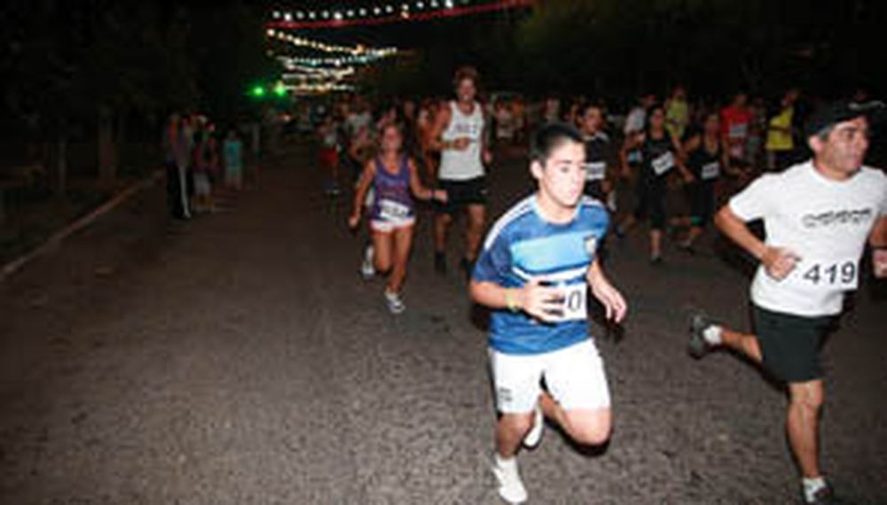 Unas 900 personas disfrutaron del primer maratón urbano