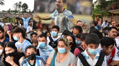 Una multitud esperó a la Selección: las historias del fanatismo por la albiceleste