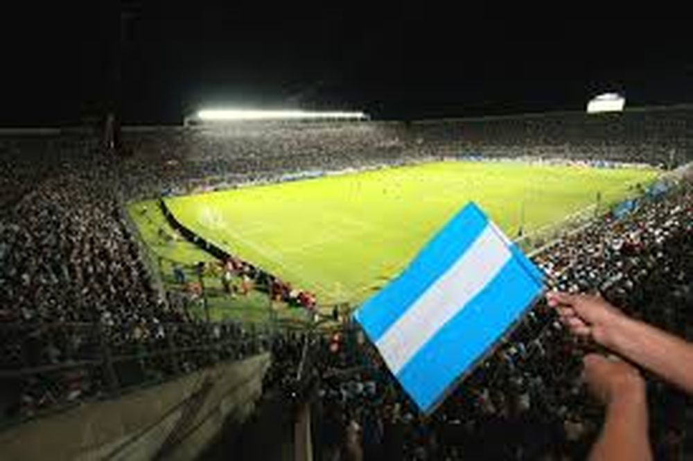 ¡Riquelme está feliz! La obsesión de Larissa por broncear su parte trasera