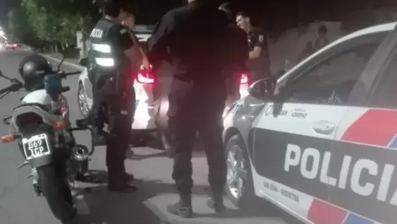 Quiso asaltar a un remisero con un arma trucha, el chofer lo notó, lo enfrentó y se salvó