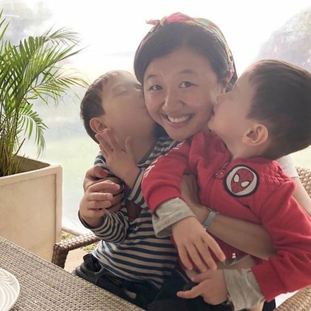 La emoción de la chef Karina Gao al dar sus primeros pasos tras 12 días en coma