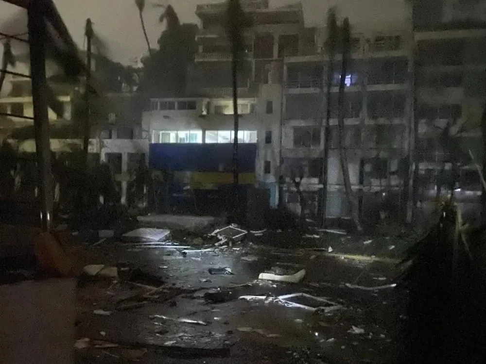 Los impactantes videos del huracán “Otis” en la costa de México y sería “potencialmente catastrófico”