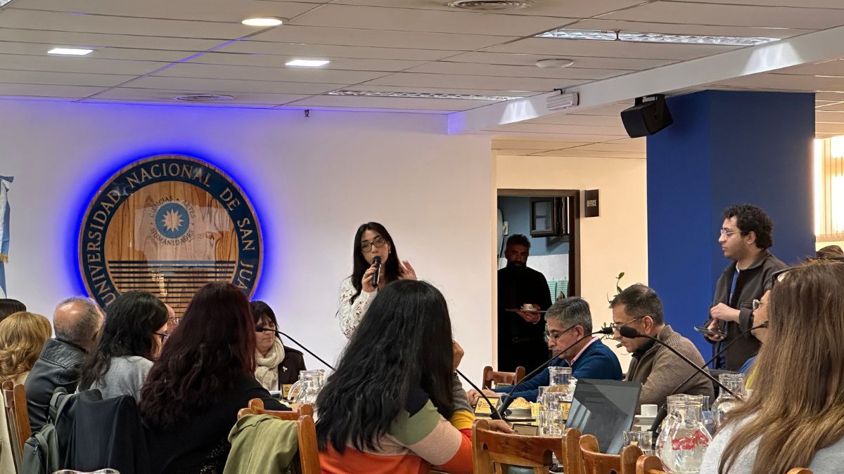 Salud mental y violencia en las aulas: lanzan nueva capacitación gratuita y bimodal destinada a docentes