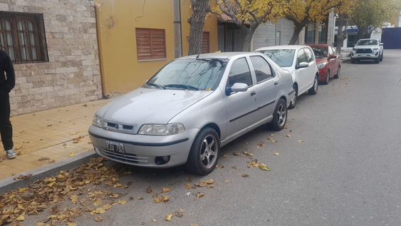 El Fiat Siena denunciado como robado.