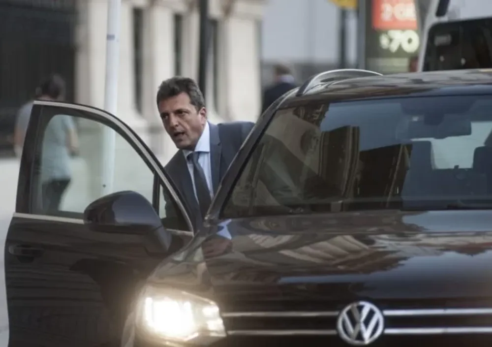 Massa firma pacto para detectar a evasores argentinos en EEUU