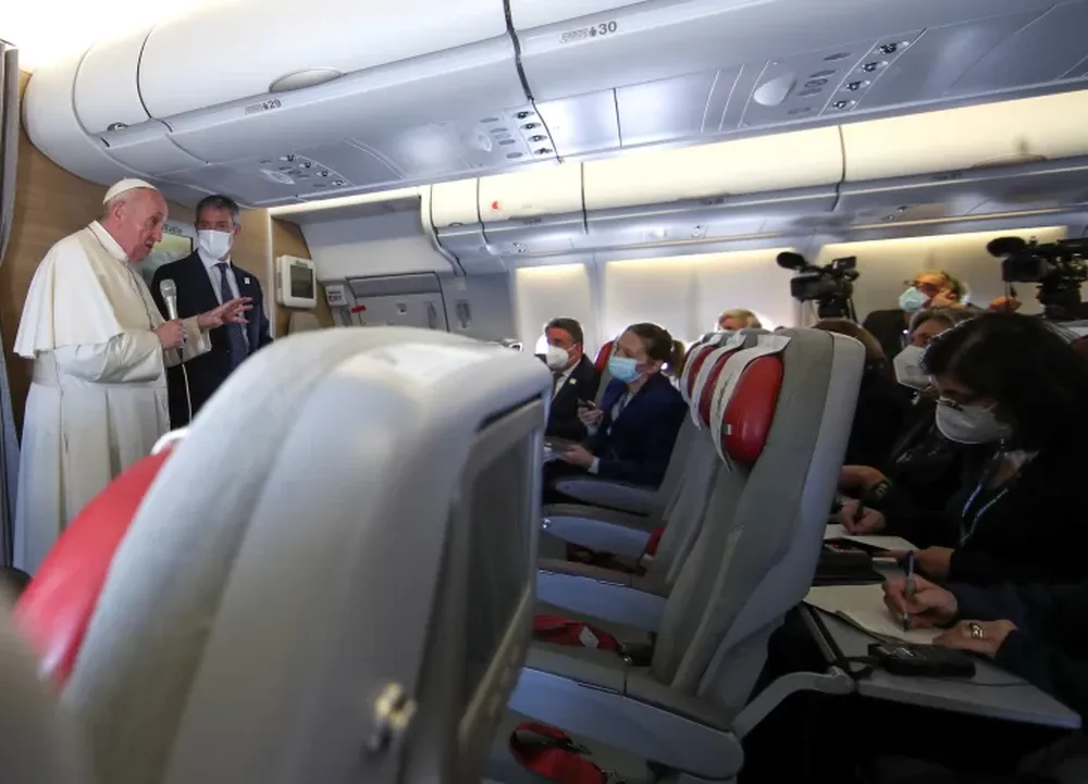 En su regreso de Irak, el Papa afirmó que vendrá a Argentina “cuando se dé la oportunidad”