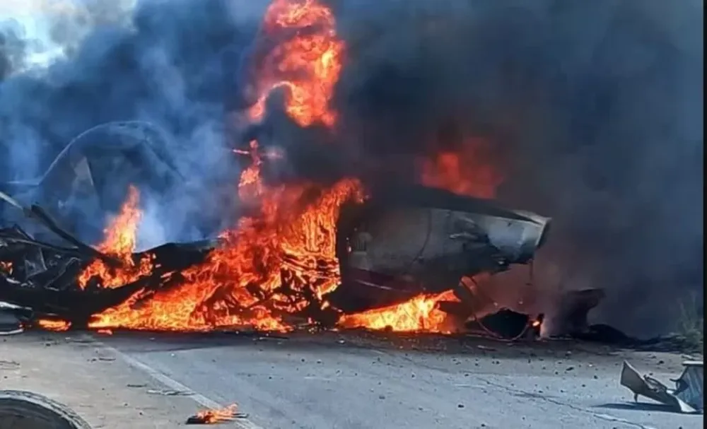 Una avioneta que combatía un incendio en Chile se estrelló en una ruta y murió el piloto