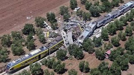 Trágico choque de trenes en Italia: al menos 10 muertos